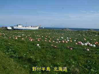 野付半島・浮き球と漁船、北海道旅行